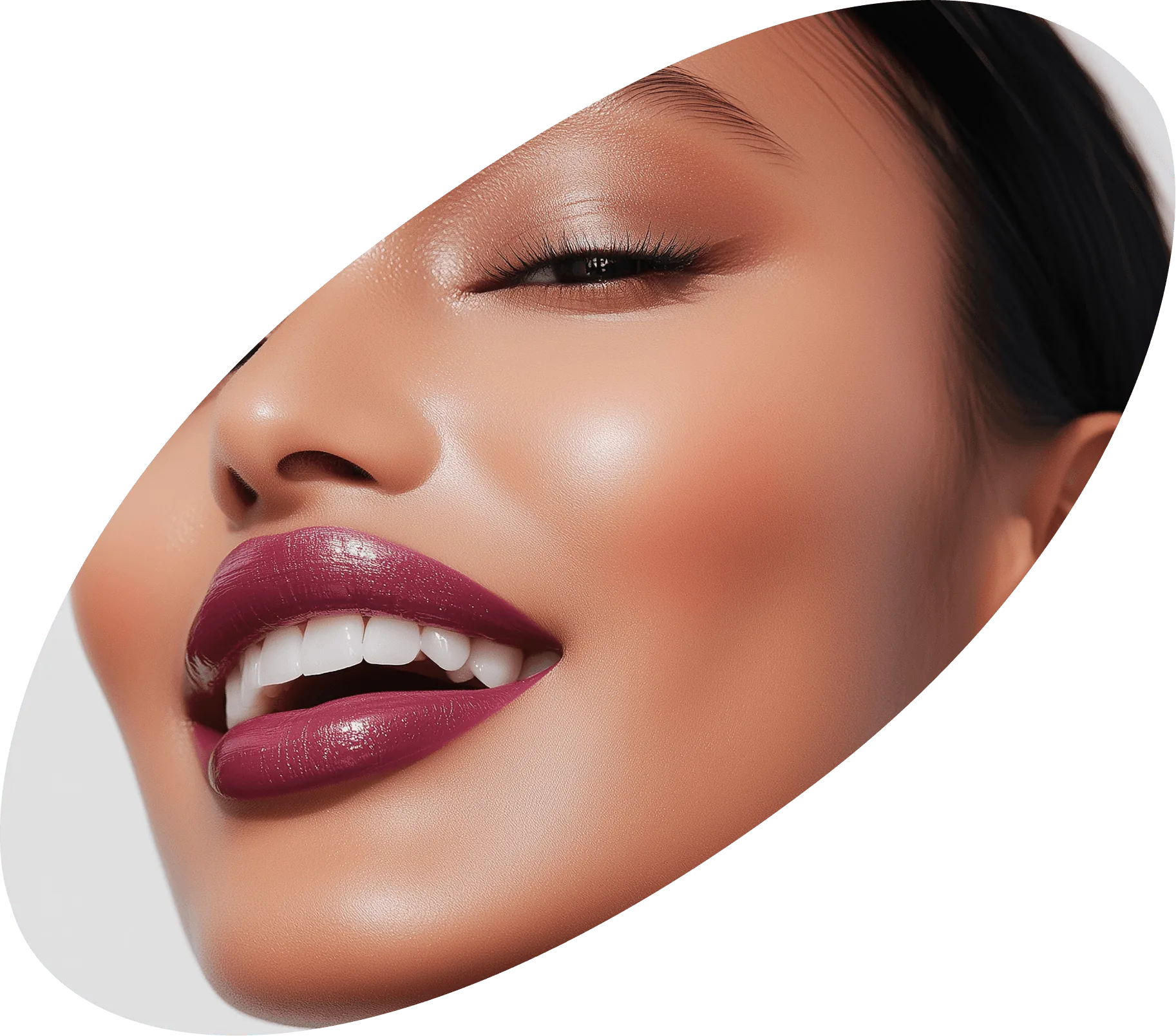 Rosto feminino sorrindo, com pele saudável e luminosa: saúde da pele antes da estética (imagem ilustrativa).